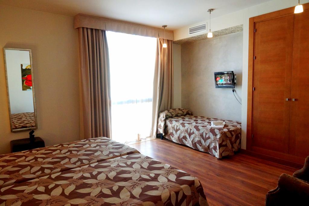 Habitación Doble con cama supletoria y aparcamiento